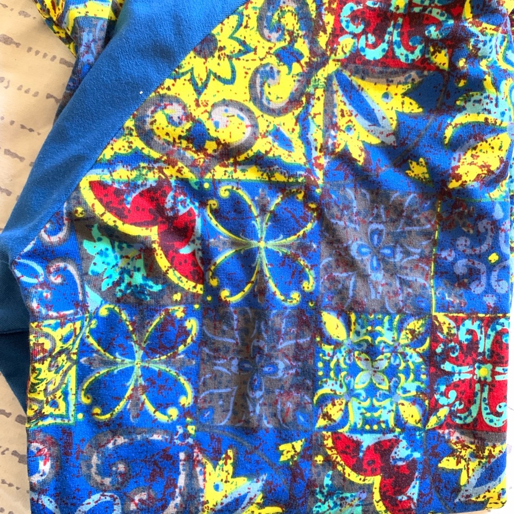 Lula Roe XS blue patterned blouse - Picture 5 of 5
